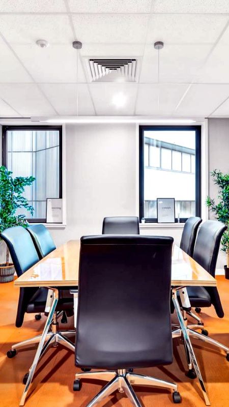 6-seat-meeting-room-L3-panelled-Spot-Coworking