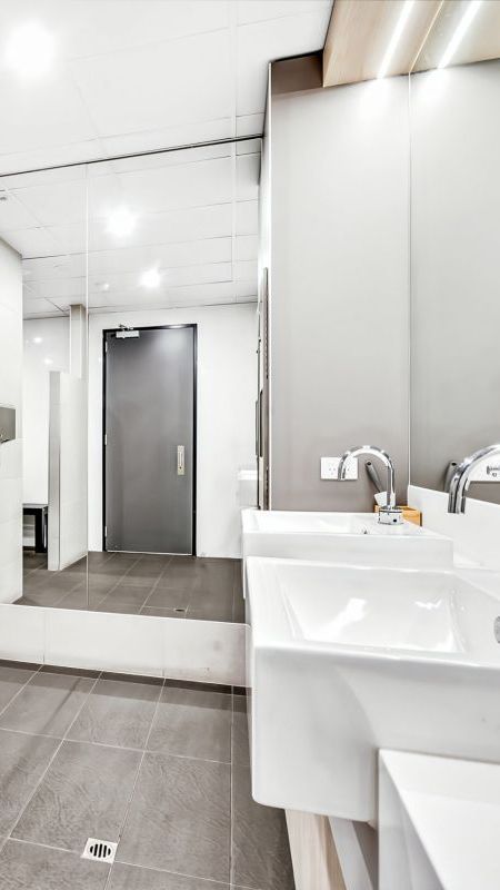 end-of-trip-facilities-bathroom-Spot-Coworking