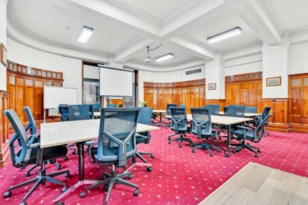 Red-Carpet-Panelled-Boardroom-Spot-Coworking-m