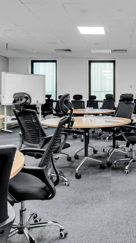 office-space-circular-desks-Spot-Coworking