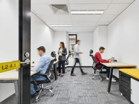 private-office-Spot-Coworking-people
